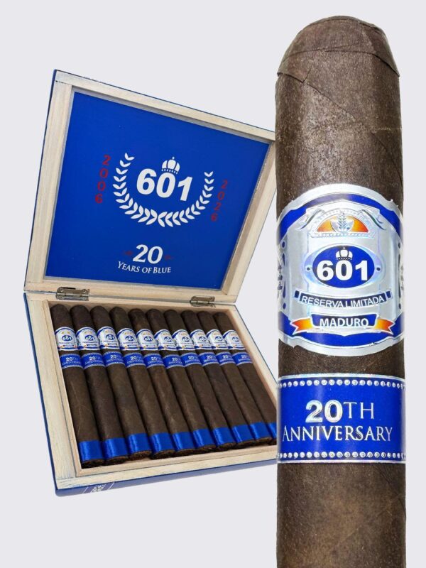 28c52226-2526-4091-8898-43b9072858f7.jpeg Espinosa 601 Blue 20th Anniversary Toro (6.75x56)